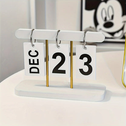 Page-Turning Desk Calendar