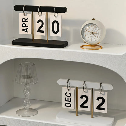 Page-Turning Desk Calendar