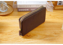 Load image into Gallery viewer, Moterm Full Grain Vegetable Tanned Zip Weeks 2.0 cover
