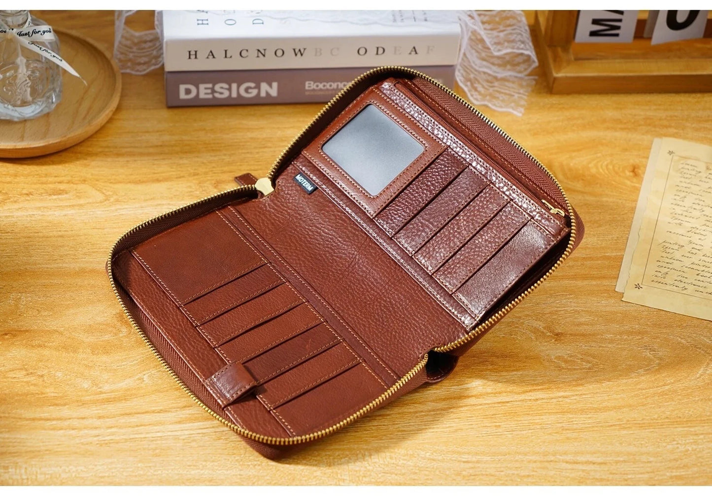 Moterm Full Grain Vegetable Tanned Zip Weeks 2.0 cover