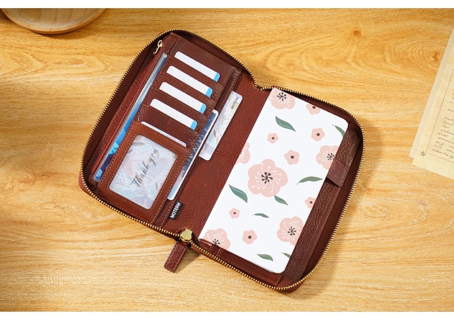 Moterm Full Grain Vegetable Tanned Zip Weeks 2.0 cover