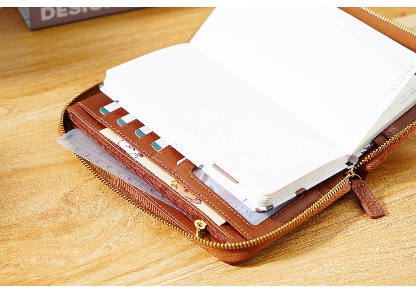 Moterm Full Grain Vegetable Tanned Zip Weeks 2.0 cover
