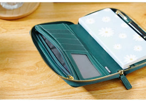 Moterm Full Grain Vegetable Tanned Zip Weeks 2.0 cover