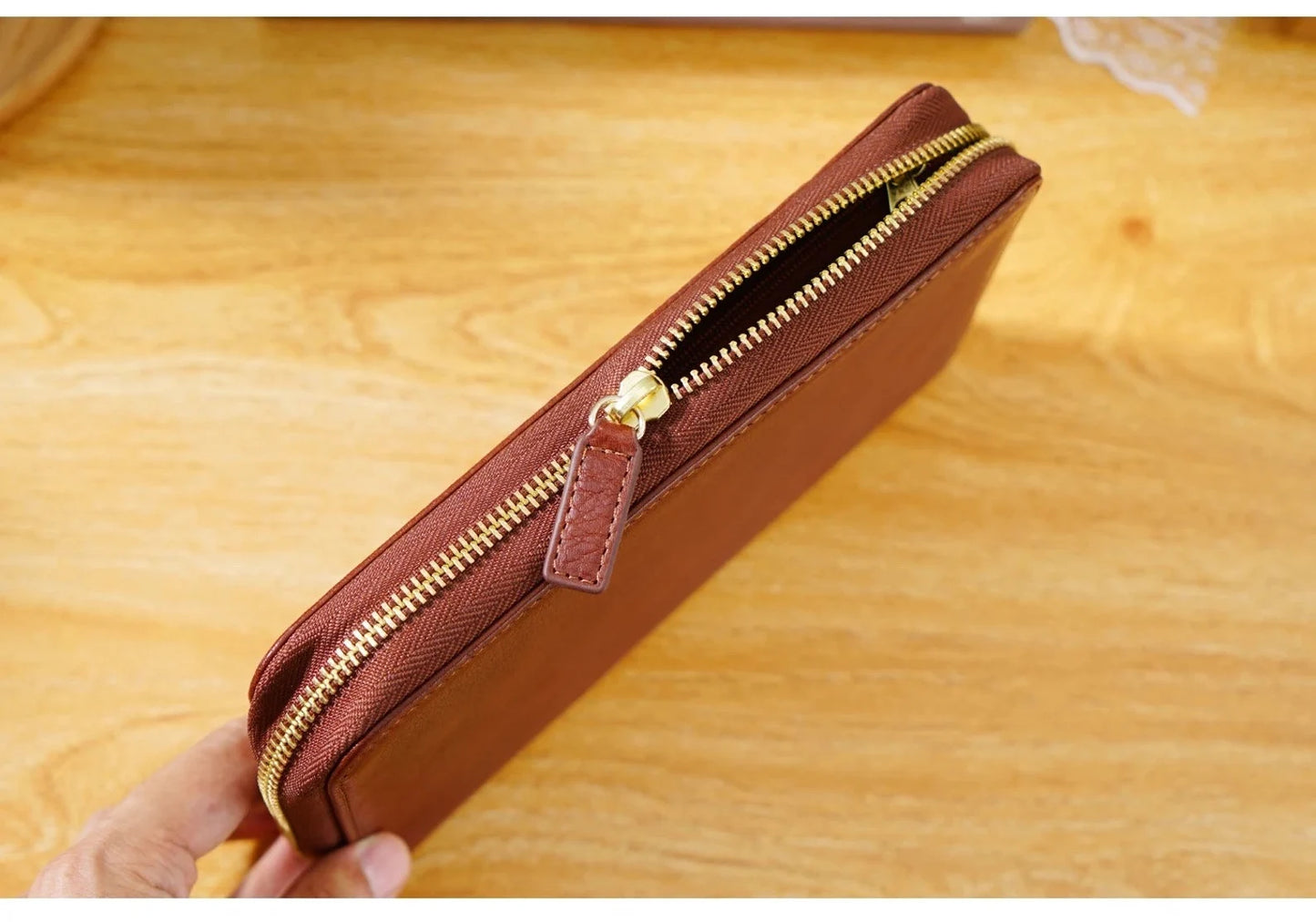 Moterm Full Grain Vegetable Tanned Zip Weeks 2.0 cover