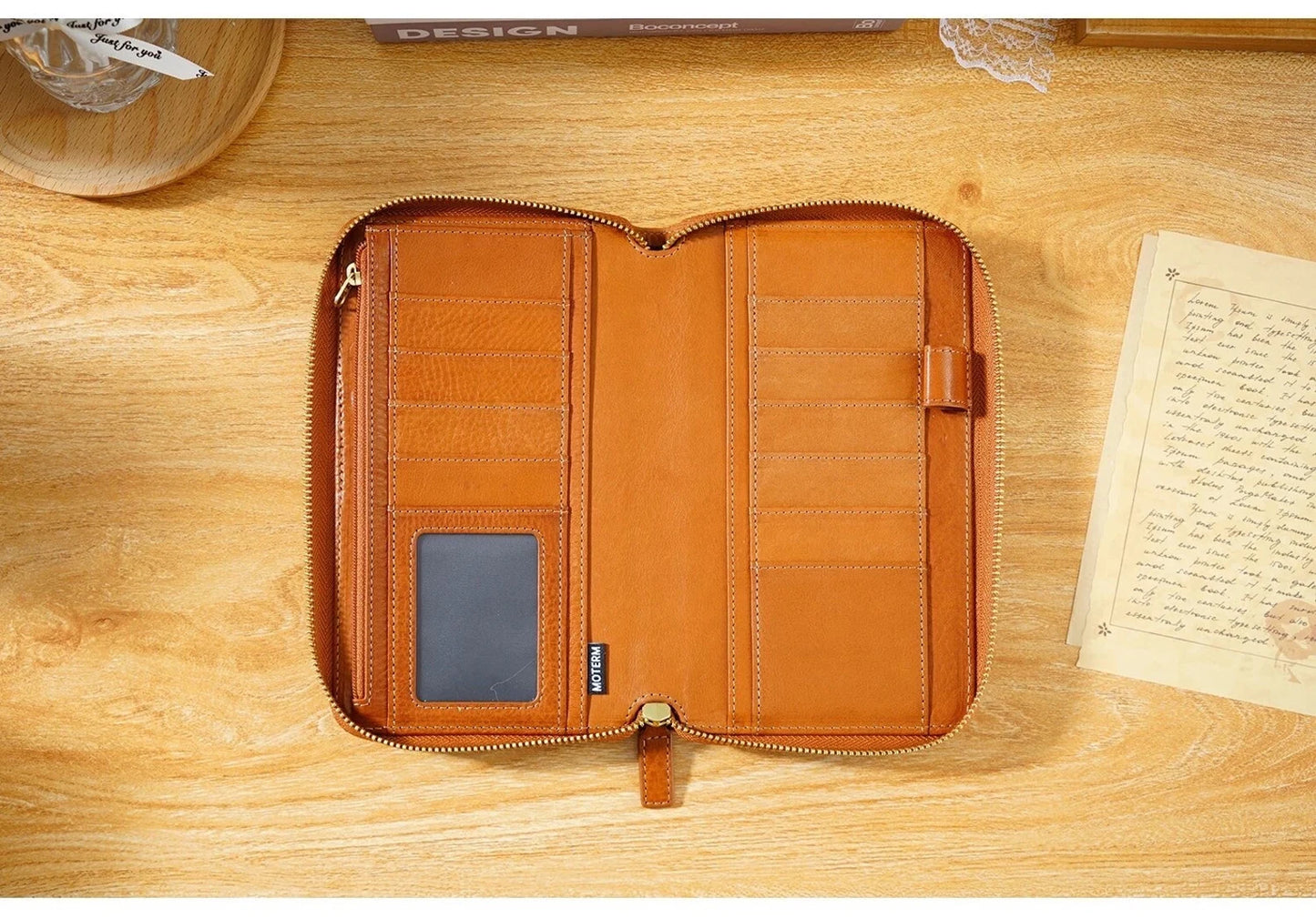 Moterm Full Grain Vegetable Tanned Zip Weeks 2.0 cover